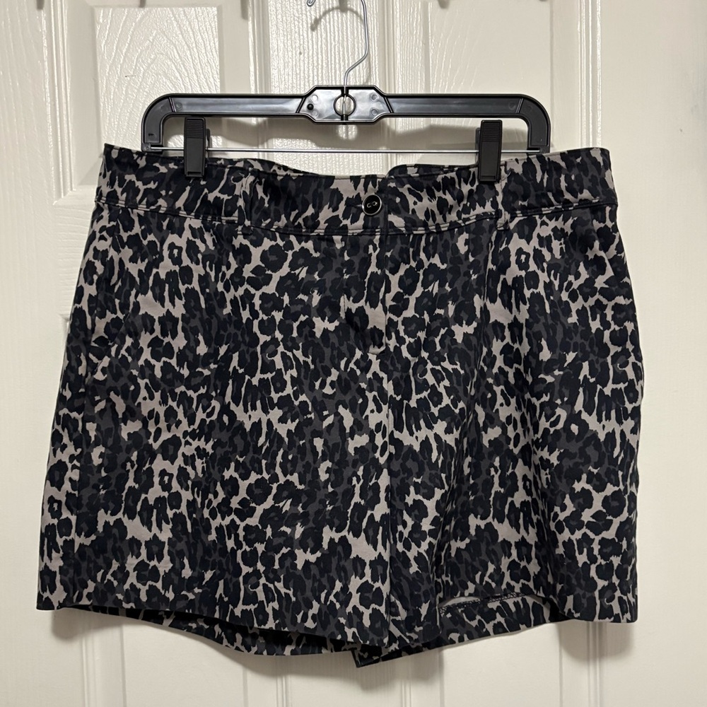 *Isaac Mizrahi New York Black and Gray Leopard Size 14 Chino Shorts